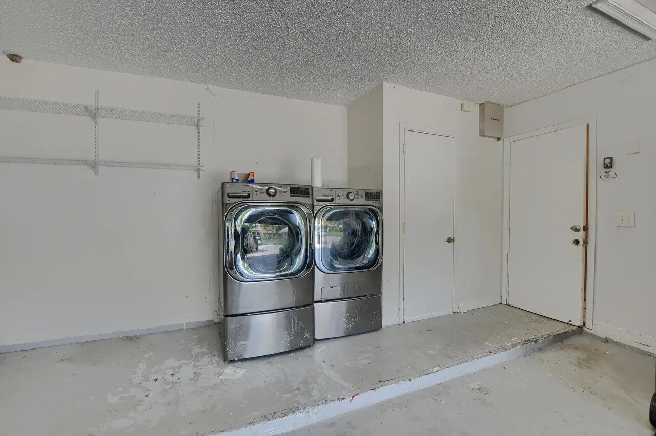 Laundry - 7927 Manor Forest Blvd