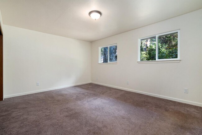 Building Photo - 10752 Footwall Dr