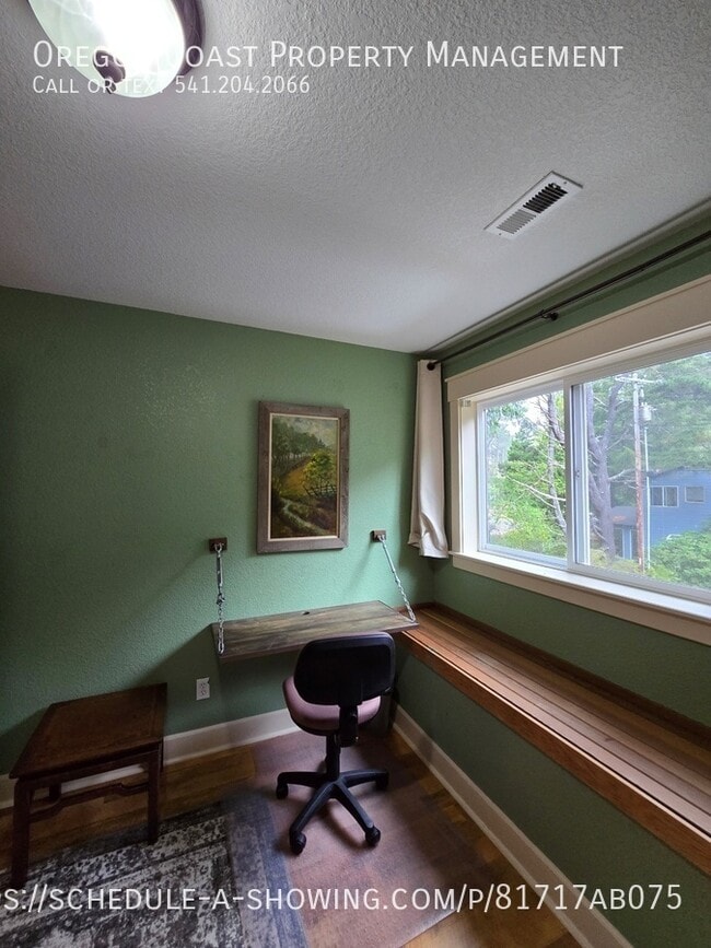Building Photo - 520 Pettinger St