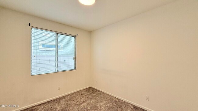 Building Photo - 5420 W Desert Hollow Dr