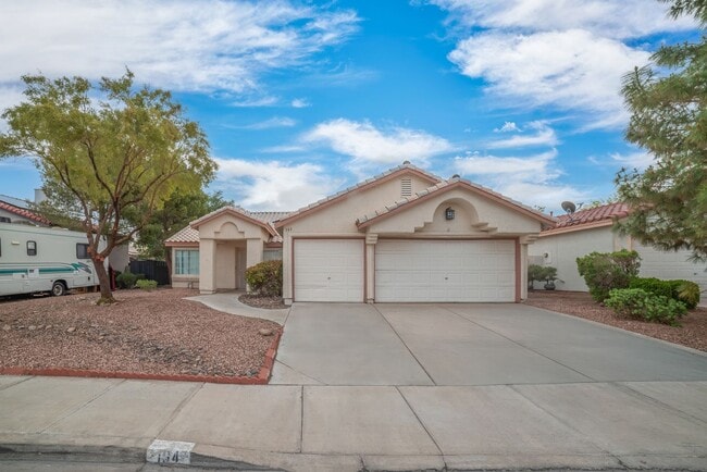 Building Photo - MOVE-IN READY SINGLE-STORY 4-BEDROOM 3-CAR GARAGE HOME IN HENDERSON!