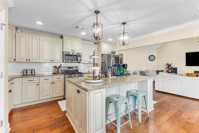 Building Photo - 1808 Mabel Dr