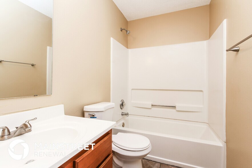 Building Photo - 818 Runnymede Dr