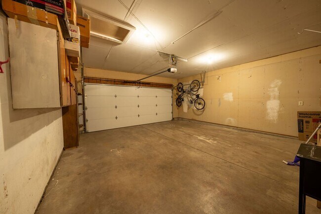 Building Photo - ***MOVE IN SPECIAL*** $500 OFF 1st MONTH'S...