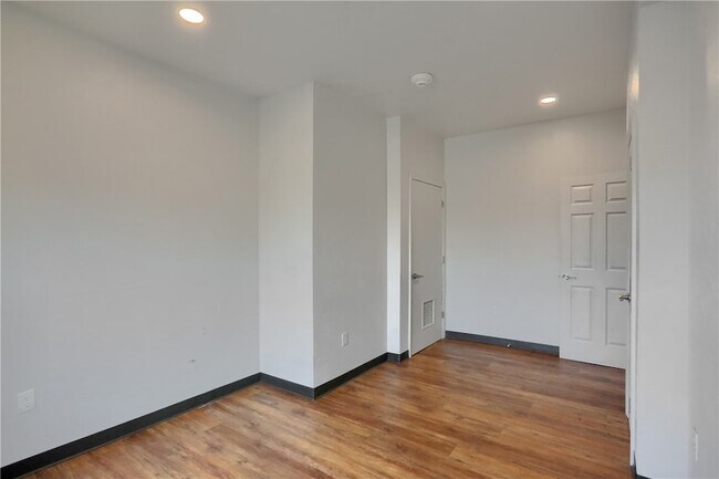 Building Photo - 526 Fallowfield Ave