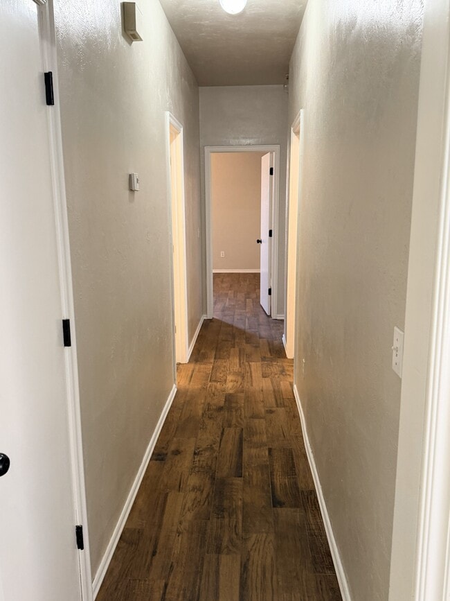 Building Photo - 1929 Lariat Cir