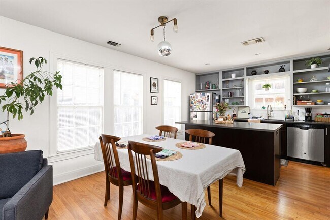 Building Photo - 5405 Sunshine Dr