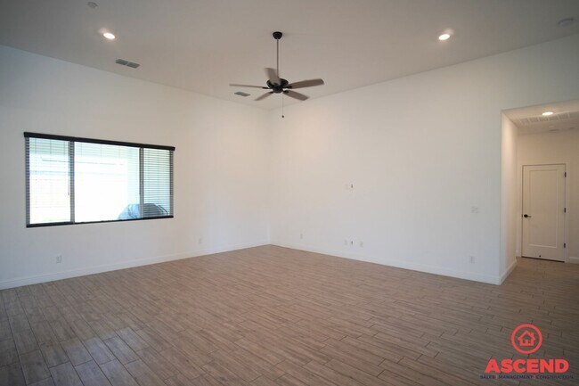 Building Photo - Newly Built Home with Solar in Gossamer Grove!