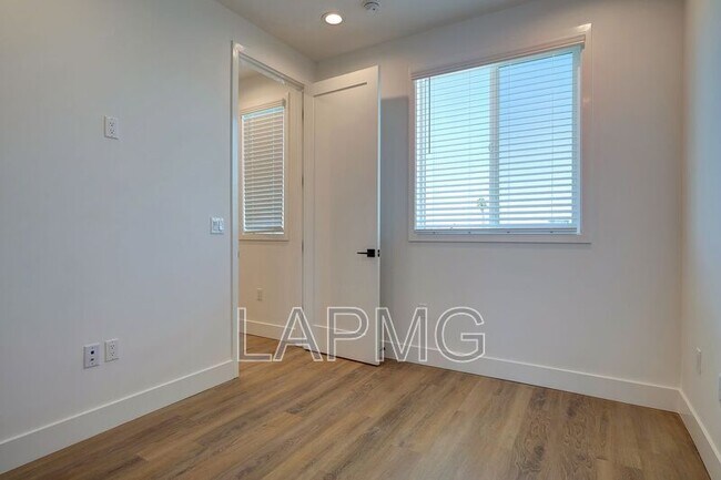Building Photo - 4507 Saturn St