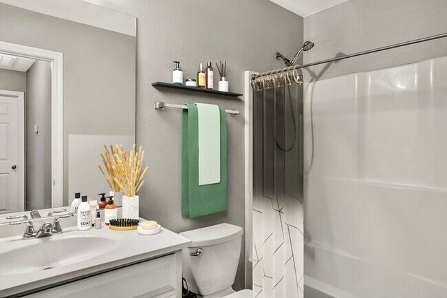 Building Photo - 3 Bedroom 2 Bath Duplex at Mansion Creek i...