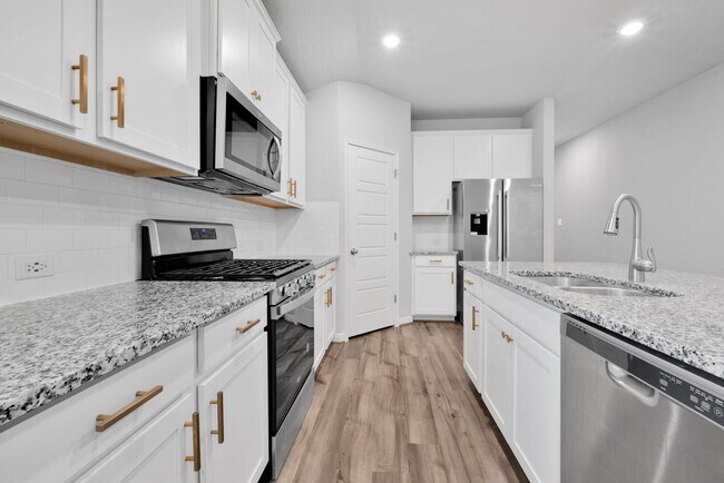 Building Photo - Charming 4-Bedroom 3-Bathroom Home in Westpointe – Community Amenities & Prime Location!