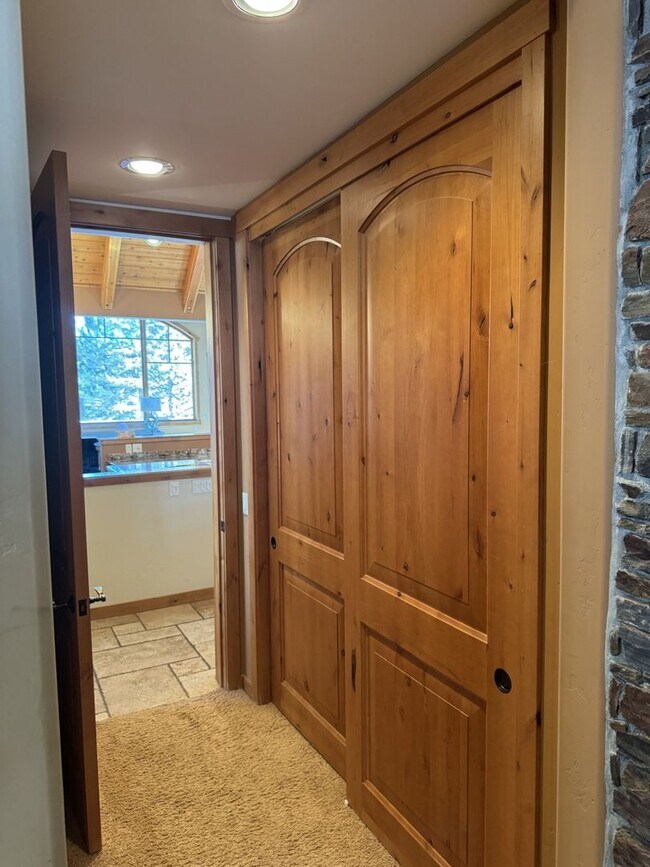 Building Photo - Luxury 5-Bedroom, 6-Bathroom Mountain Retreat – Hot Tub, Fireplaces, & More!