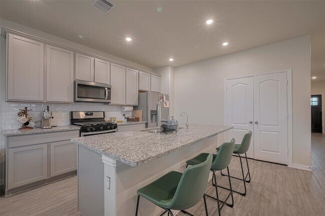 Building Photo - 7915 Grandstand Pkwy