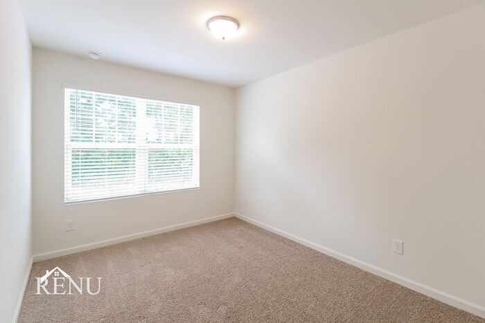 Building Photo - 3057 Lexington Terrace