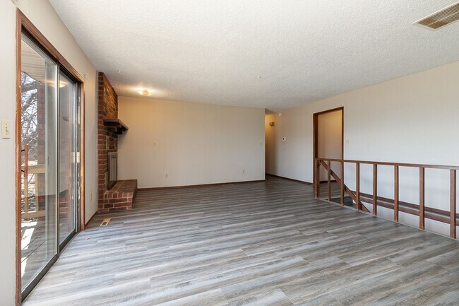 Building Photo - Updated 5 bedroom | 2 bath | 2 car garage | WALK OUT BASEMENT | Fenced backyard | Close to downto...