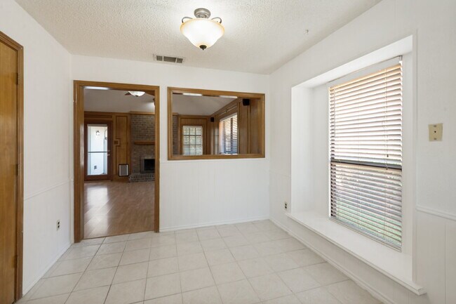Building Photo - Charming 2BD Home in Far North Dallas