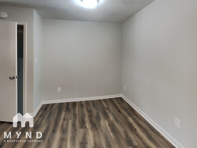 Building Photo - 2310 Ramblewood Cir