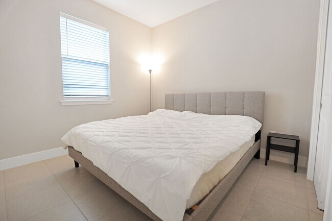Building Photo - 4 Bed 3 Bath Gem In The Sunstone Community In Wellen Park!!!