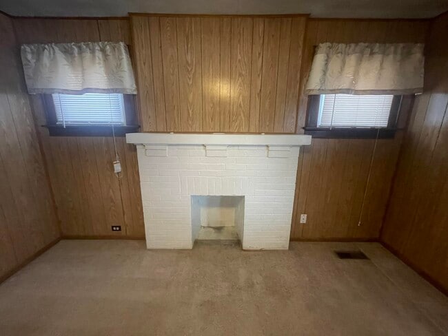 Building Photo - 8224 W Main St