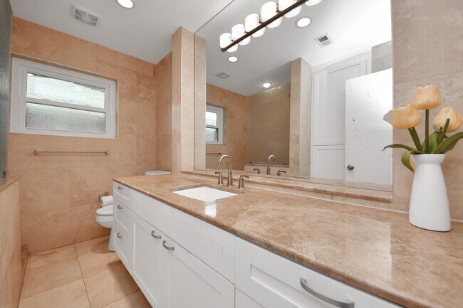 Building Photo - 6403 Waltway Dr