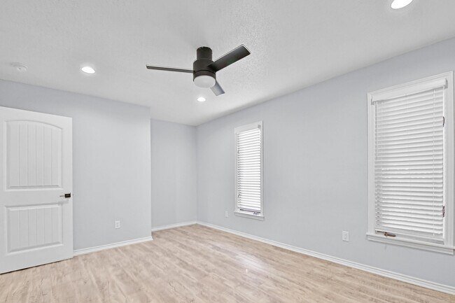 Building Photo - 6907 Avenue W