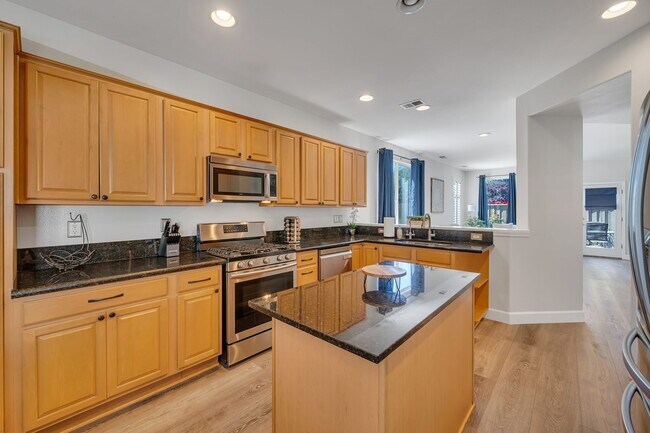 Building Photo - 10459 Summershade Ln