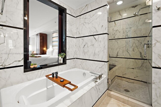 Building Photo - 4391 Collins Ave