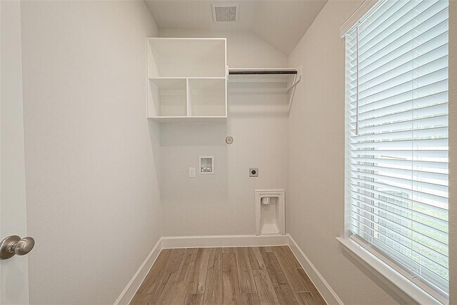 Building Photo - 213 McCrea Ct