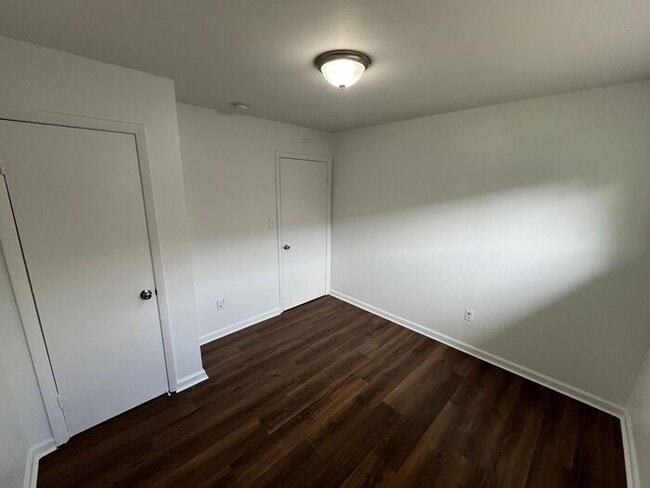 Building Photo - Charming 3-Bedroom Duplex Near CHI Memoria...