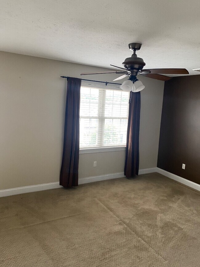 Building Photo - 711 Wyndhurst Dr