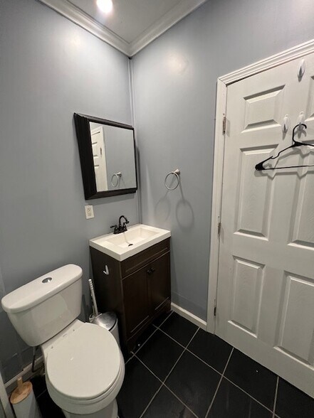 Building Photo - 215 Cherry St