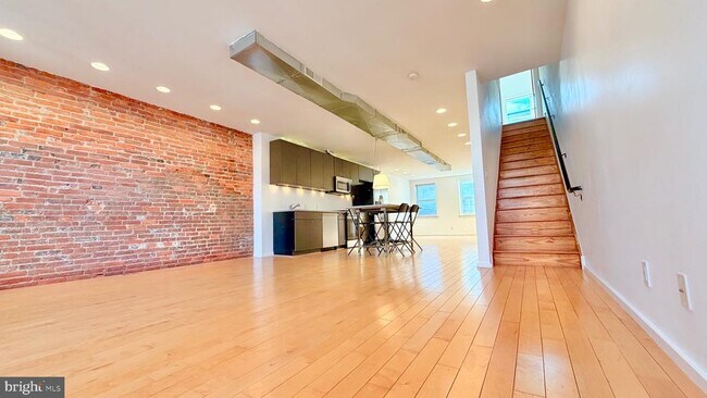 Building Photo - 136 N 3rd St