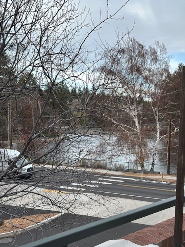 Building Photo - Riverfront Gated 2 Bedroom Luxury Condo!!