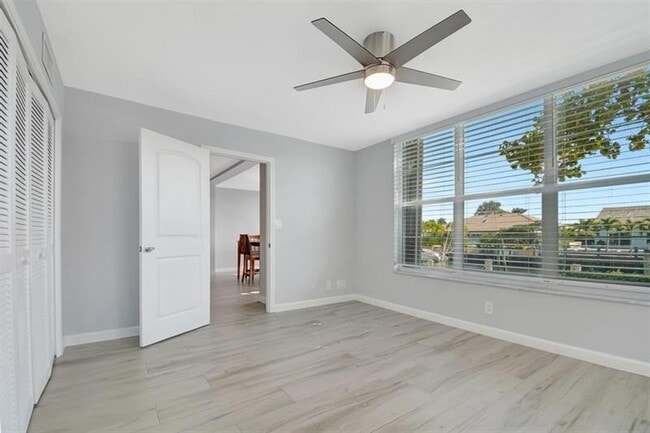 Building Photo - 3000 NE 48th Ct