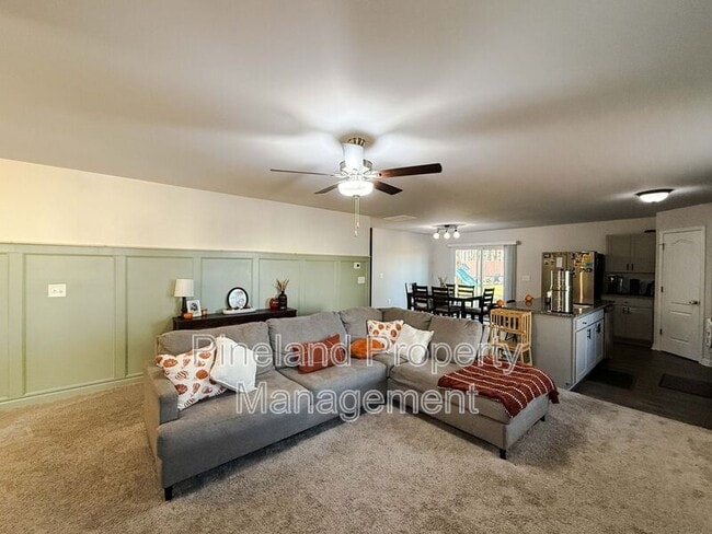 Building Photo - 245 Desert Orchid Cir