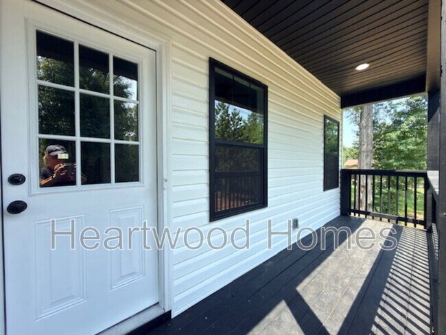 Building Photo - 212 Lincolnshire Blvd