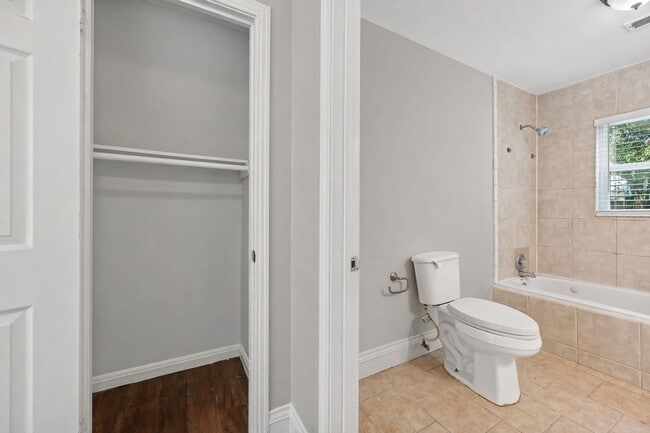 Building Photo - 3823 Florinda St