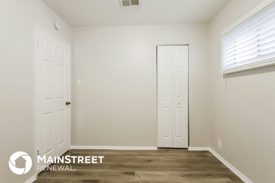 Building Photo - 1549 Nelson Ave