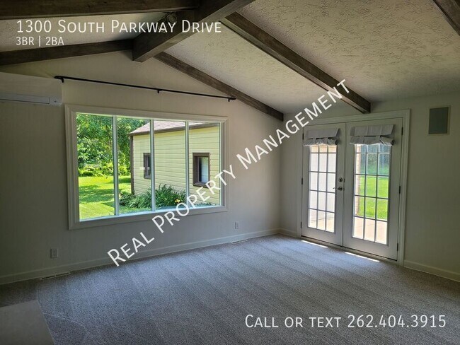 Building Photo - 1300 Parkway Dr