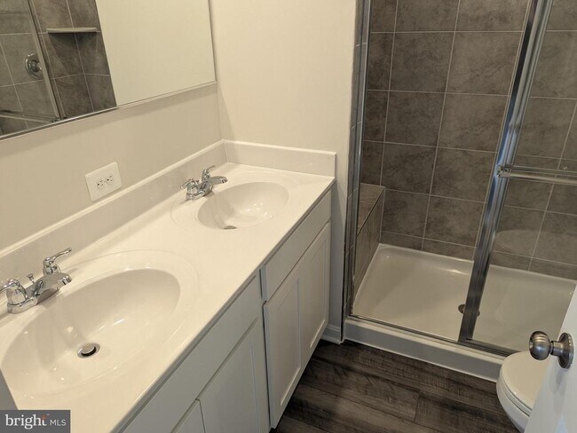 Building Photo - 513 Seeback Dr