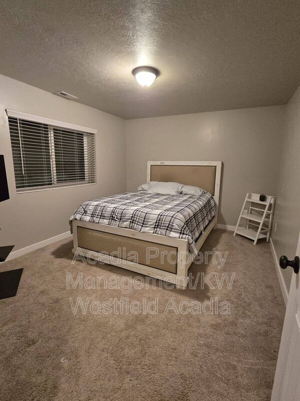 Building Photo - 15179 S Cantle Dr