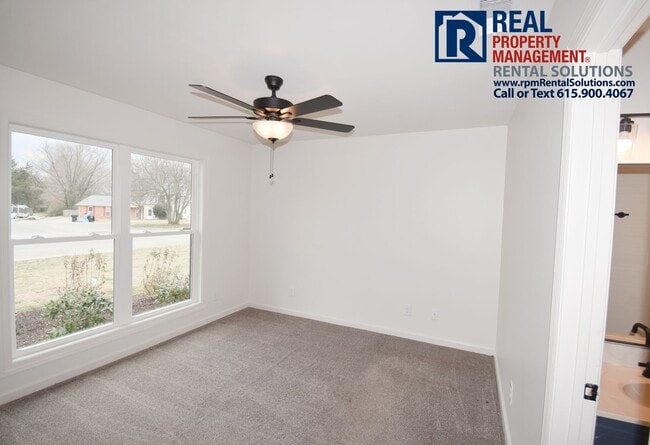 Building Photo - Adorable, updated 2BD 2BA duplex! Washer/dryer included and large fenced-in back yard!