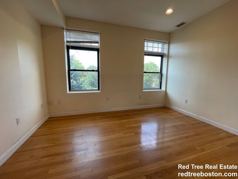 Building Photo - 1801 Beacon St