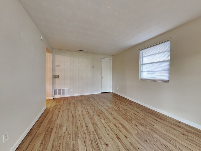 Building Photo - WESTSIDE HOME