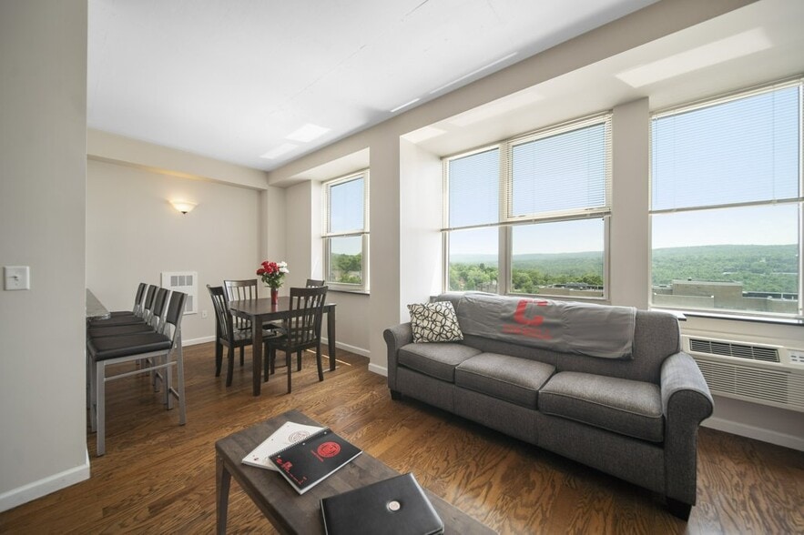 Rear Penthouse 602 - Dryden South