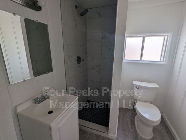 Building Photo - 102 E Hatcher Rd