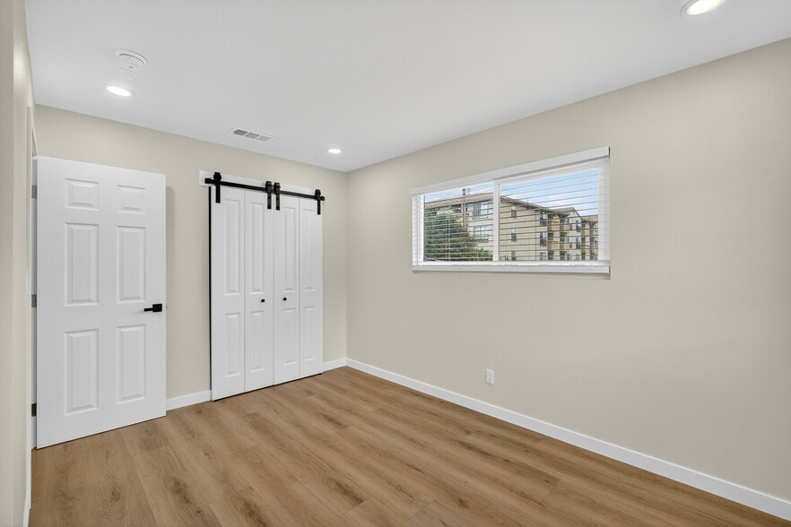 Building Photo - 11972 Walnut St