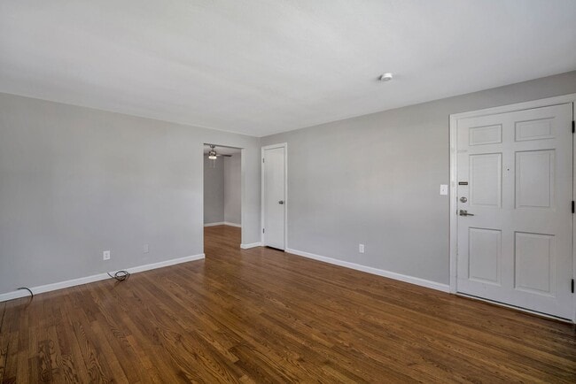 Building Photo - Webster Apartments - Newly Renovated 1 Bed...
