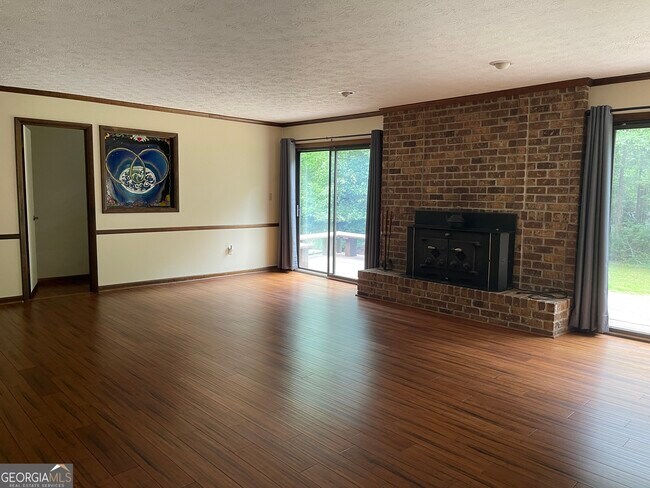 Building Photo - 170 Longview Dr