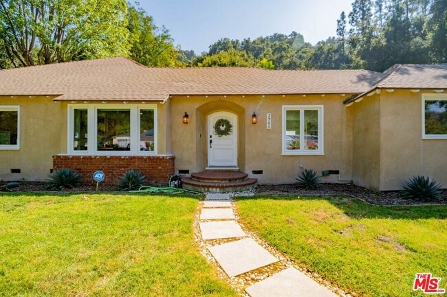 Building Photo - 2760 E Glenoaks Blvd